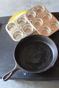 lot 223 image: Cast Iron Skillet, Muffin Pans and Ceramic Plate