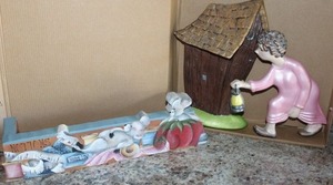 lot 253 image: Vintage Arnels Race to the outhouse