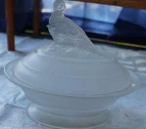 lot 258 image: Vintage Imperial Glass Satin Glass Dove Pheasant Lidded Trinket Dish