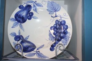 lot 279 image: Ceramic Bowl Made In Italy Fruit Pattern Cirac 1980 Pier One