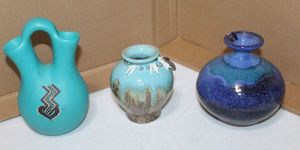 lot 293 image: Small Native American Vases Some Signed by Artist
