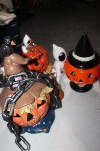 lot 328 image: Halloween Ceramics