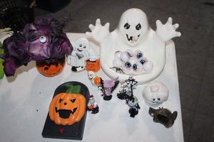 lot 329 image: Halloween Dcor