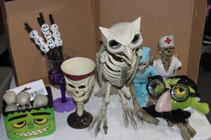 lot 330 image: Halloween Skeletons