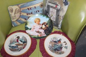 lot 332 image: Home Deocr and Collectors Plate