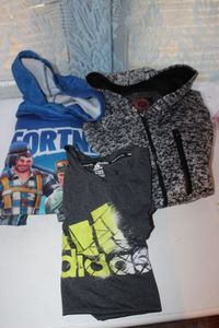 lot 345 image: Kids Clothing