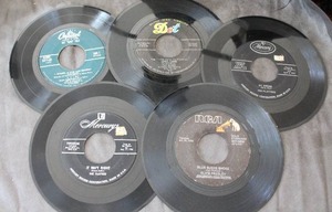 lot 189 image: Five 45 RPMs 7 Vinyl Records Including Elvis Presley Blue Suede Shoes