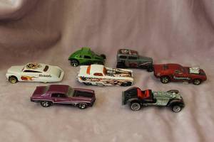 lot 44 image: Seven Hotwheels Toy Cars including the Rare 1970 Sweet 16