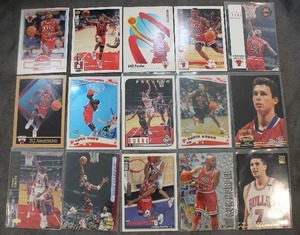 lot 11 image: Fifteen Chicago Bulls Basketball Trading Cards with Horace Grant, Ron Harper, and More