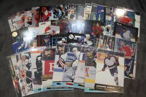 lot 92 image: Large Random Hockey Trading Card Lot