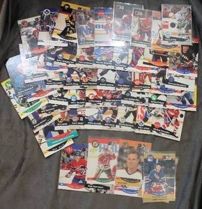 lot 178 image: 1990-1991 NHL Pro Set Hockey Trading Cards Large Lot