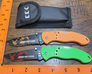 lot 164 image: Set of Two Zombie Duo Slayer Straight Back Knives with Pouch
