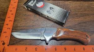 lot 131 image: Ridge Runner RR420 Drop Point Knife