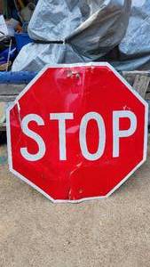 lot 38 image: Large Stop Sign