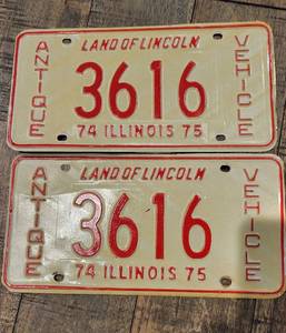 lot 13 image: Pair of 1973 Vintage Matching Illinois License Plates