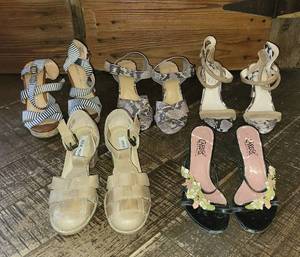 lot 24 image: Five Pairs of Womens Shoes