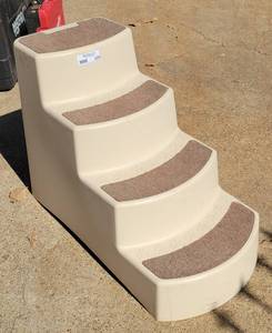 lot 229 image: Pet Steps for Small Pets