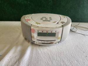lot 35 image: AMFm radio and CD player by Next play
