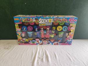 lot 37 image: Scentos scented dough playset