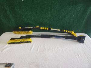 lot 63 image: Rain-X 50 crossover snowbroom - qty. 2