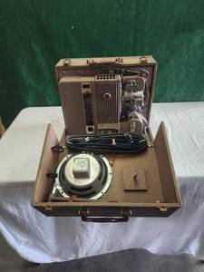 lot 76 image: Vintage Kodak - Kodascope Pageant sound projector