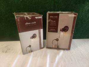 lot 112 image: Set of wall lights
