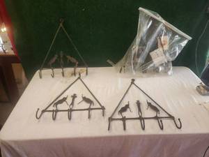 lot 113 image: Selection of 6 elephant themed wall hooks