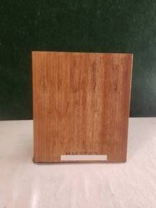 lot 152 image: Maestro magnetic wood block knife holder