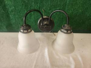 lot 207 image: Wall light