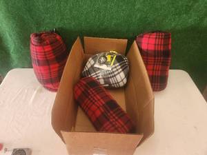 lot 223 image: 4 - 12volt travel blankets