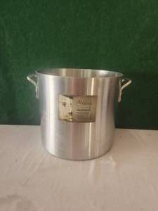 lot 226 image: Large Optima lll aluminum cookware pot