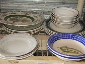 lot 43 image: dinner plates, saucers, bowls, pie plate