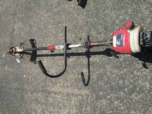 lot 52 image: Troy- Bilt tb90bc WEEDEATER