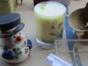 lot 80 image: VINTAGE ICE CUBE SCUTTLE W SCOOP, Snowman candle, Lavender candle