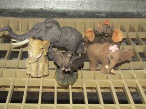 lot 89 image: elephant figurines