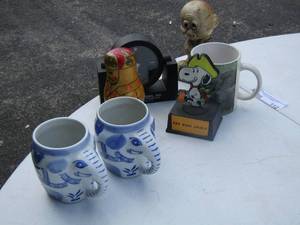 lot 112 image: pier 1 blue handled elephant coffee cups, table clock, you have spirit snoopy table dcor and more
