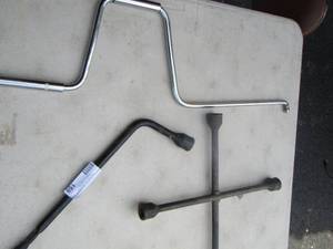 lot 159 image: Tire tools qty 2
