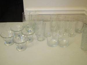lot 187 image: 4 glass fruit bowls, large lot of tea glasses