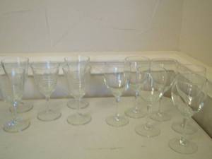 lot 186 image: lot of clear glass wine glasses
