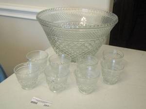 lot 204 image: crystal bunch bowl with 8 glasses