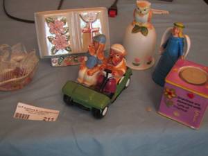 lot 211 image: glass home dcor, owls, pups and angels