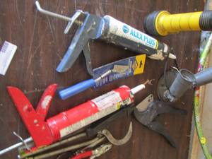 lot 264 image: caulking guns- flash lights