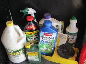 lot 323 image: lot of used planting and grass chemicals