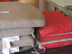 lot 304 image: 2 sets of outdoor patio furniture cushions