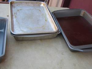 lot 339 image: baking dishes- muffin pans