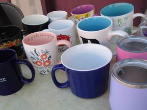 lot 340 image: large qty of coffee and drinking glasses