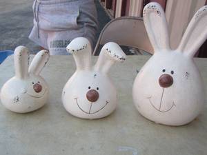 lot 345 image: Bunny dcor