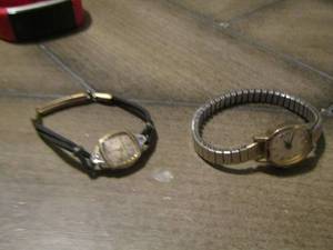 lot 358 image: Vintage womens watches qty 2 TIMEX  & BULOVA