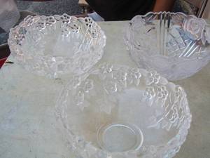lot 353 image: Crystal bowls qty 4 great condition