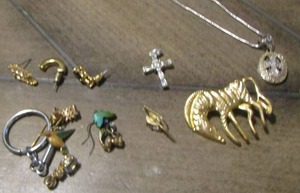 lot 178 image: womens shirt pins plus
